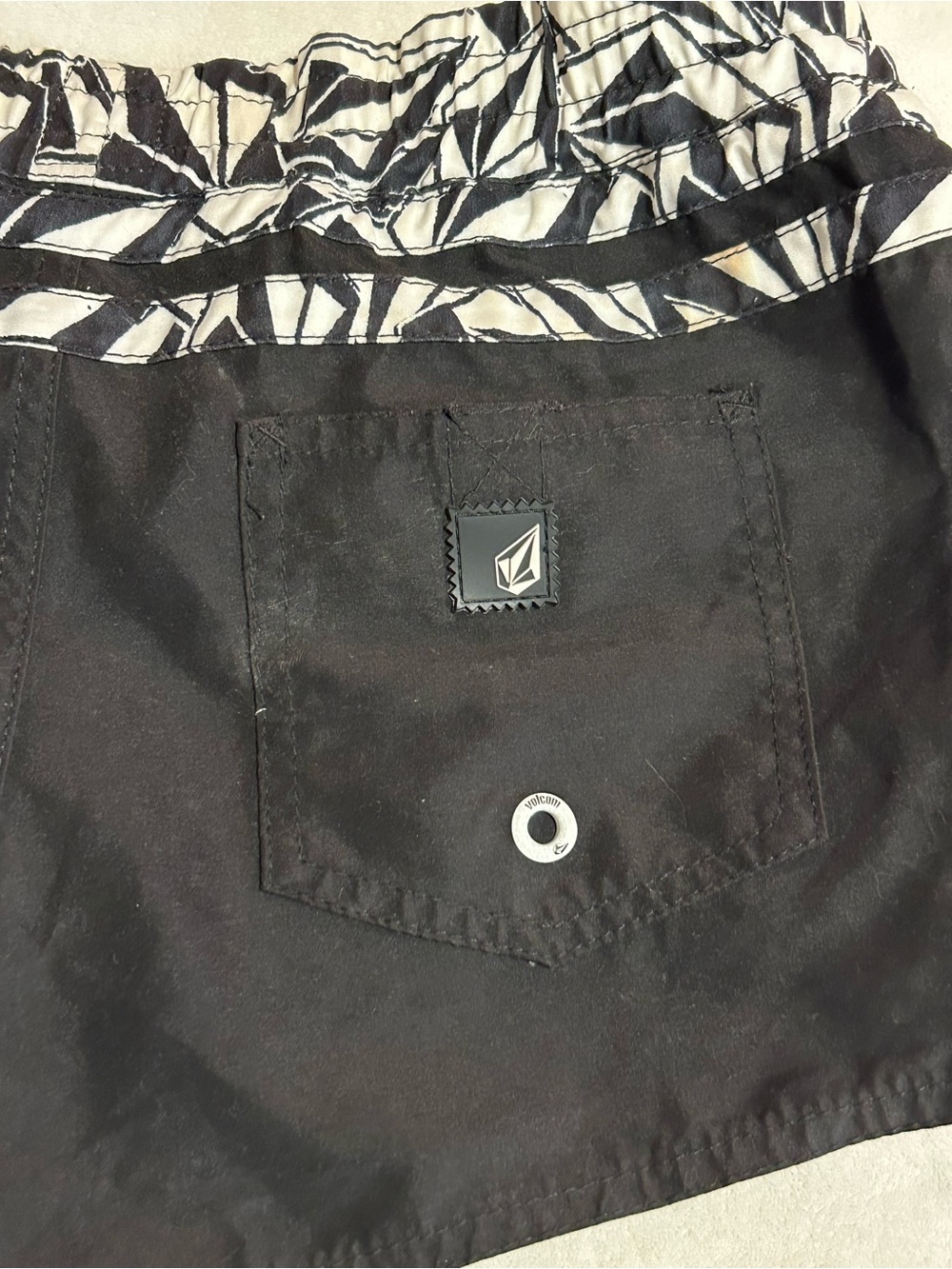 Women’s small Volcom shorts swim beach skate black white beach cover pacsun pool - Picture 4 of 4